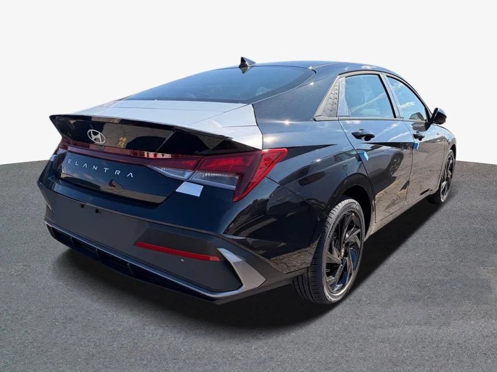Used 2026 Black Hyundai SEL Sport image 3