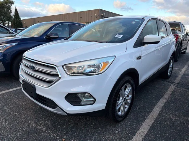 Used 2019 White Ford SE image 3