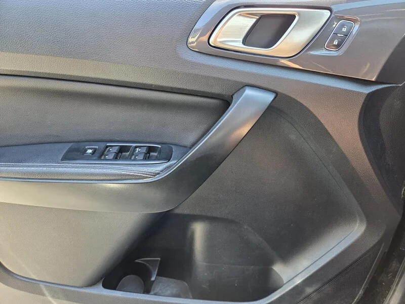 Used 2019 Shadow Black FORD LARIAT 4WD SUPERCREW 5