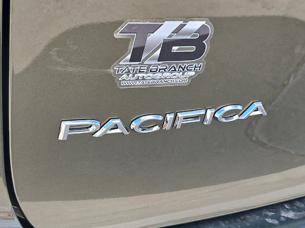 New 2027 Olive Green Pearl-Coat Paint Chrysler Select image 10