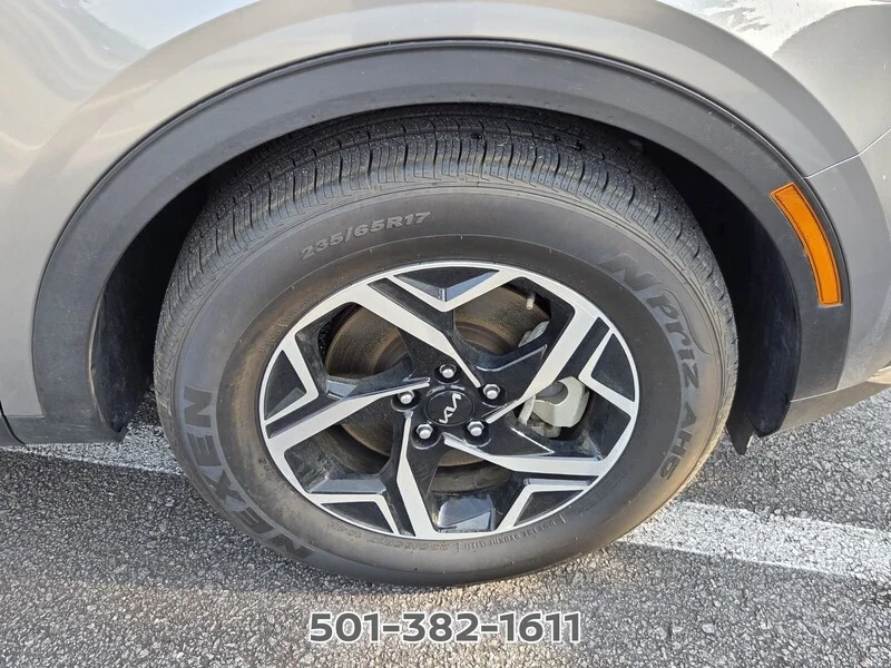 Used 2025 Steel Gray KIA LX FWD image 17