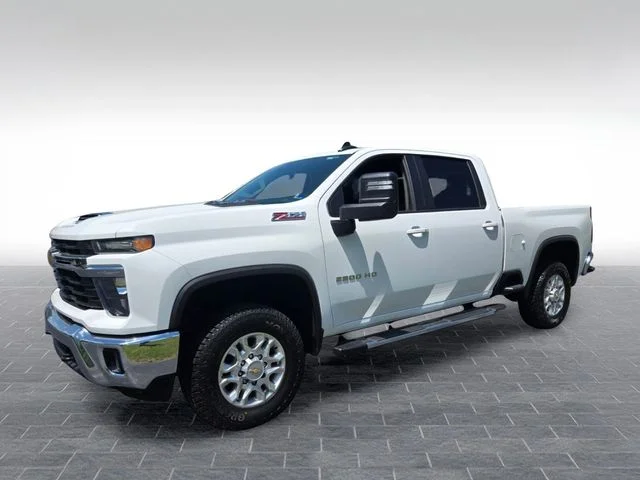 Used 2025 White Chevrolet LT image 3