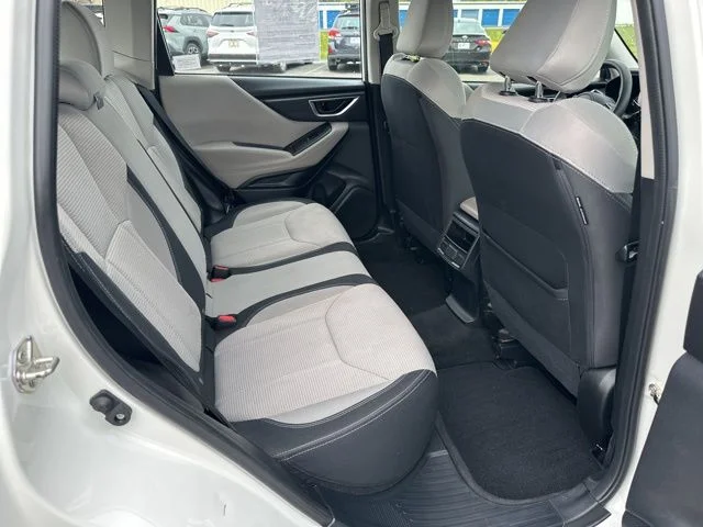 Used 2022 White Subaru Base image 10