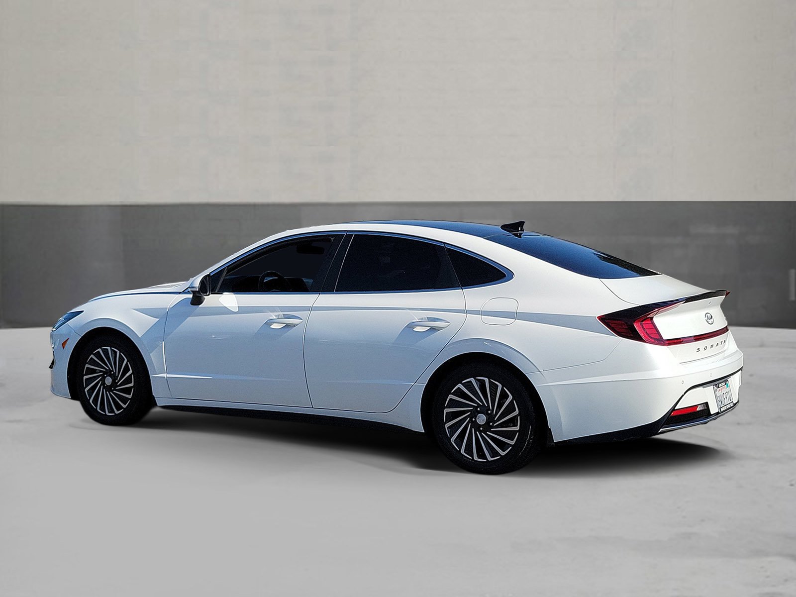 Used 2021 Hyper White Hyundai Limited image 4