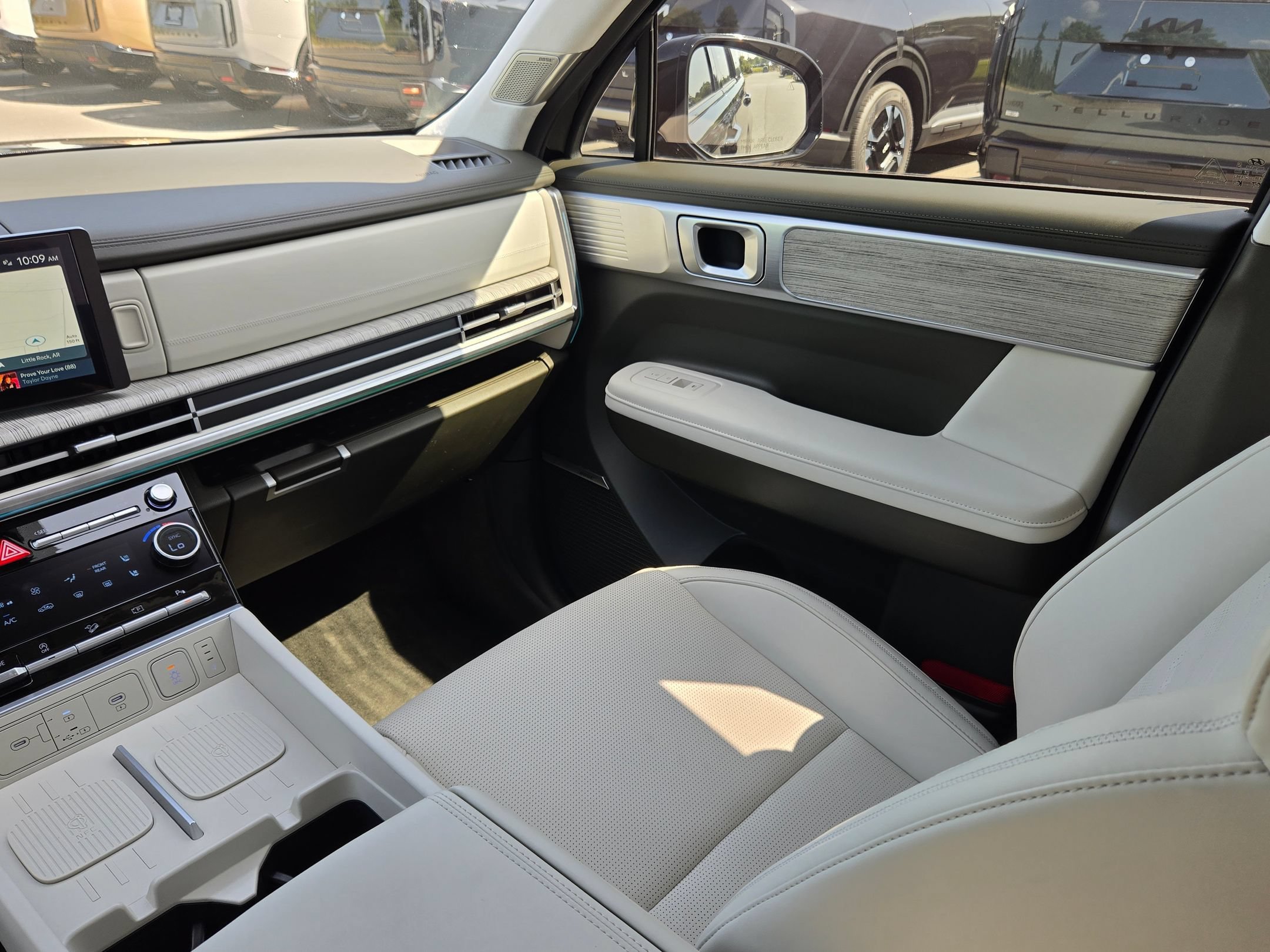 Used 2025 Phantom Black Hyundai Calligraphy image 11