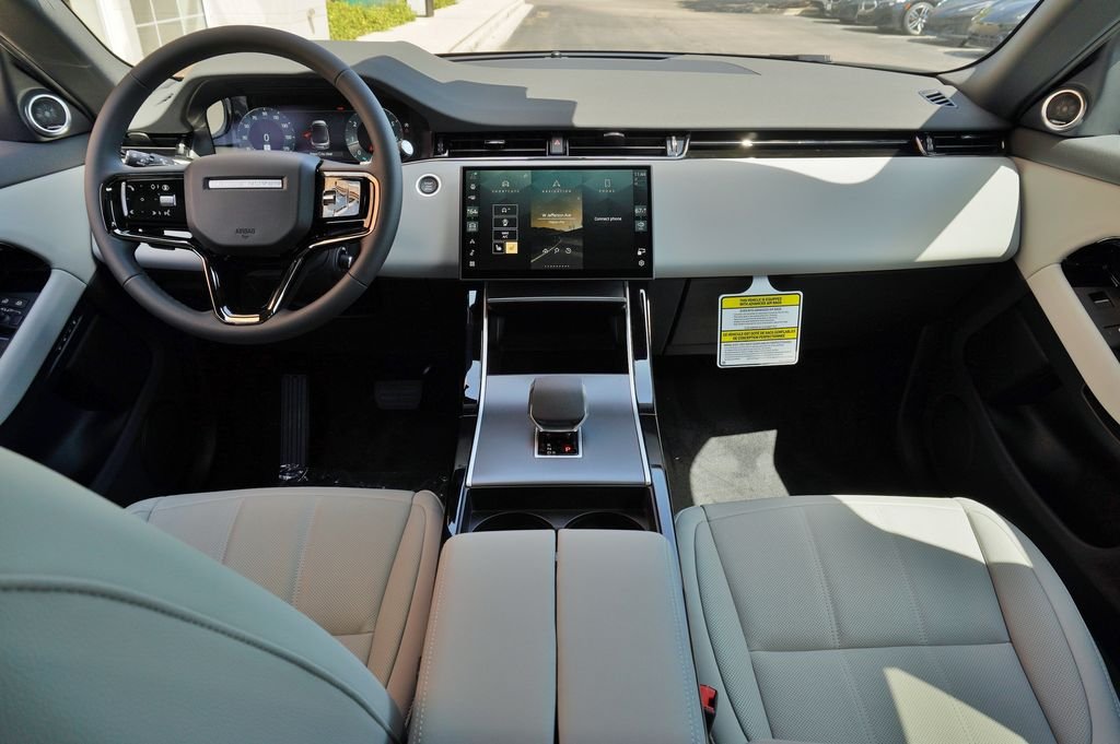 New 2026 Santorini Black Land Rover S image 9