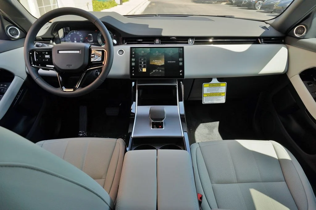 New 2026 Santorini Black Land Rover S image 9