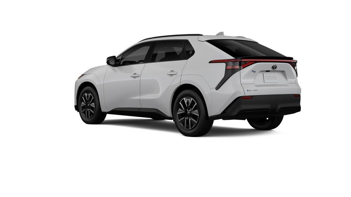 New 2026 Wind Chill Pearl <sup>1</sup> Toyota  XLE image 21
