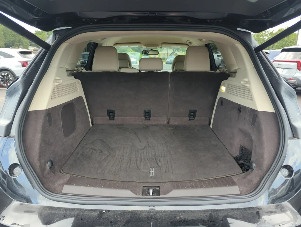 Used 2017 Black Lincoln Premiere image 29