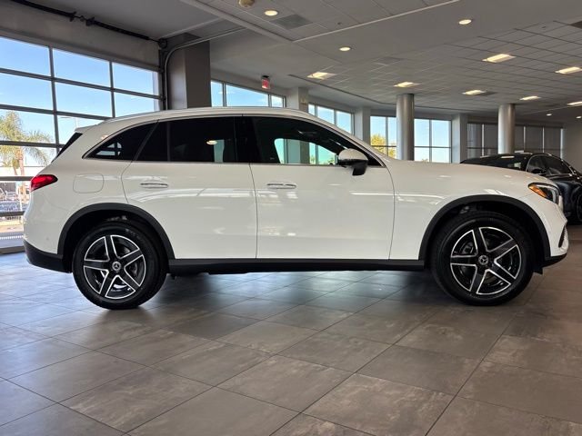 New 2026 Polar White Mercedes-Benz GLC 300 image 2