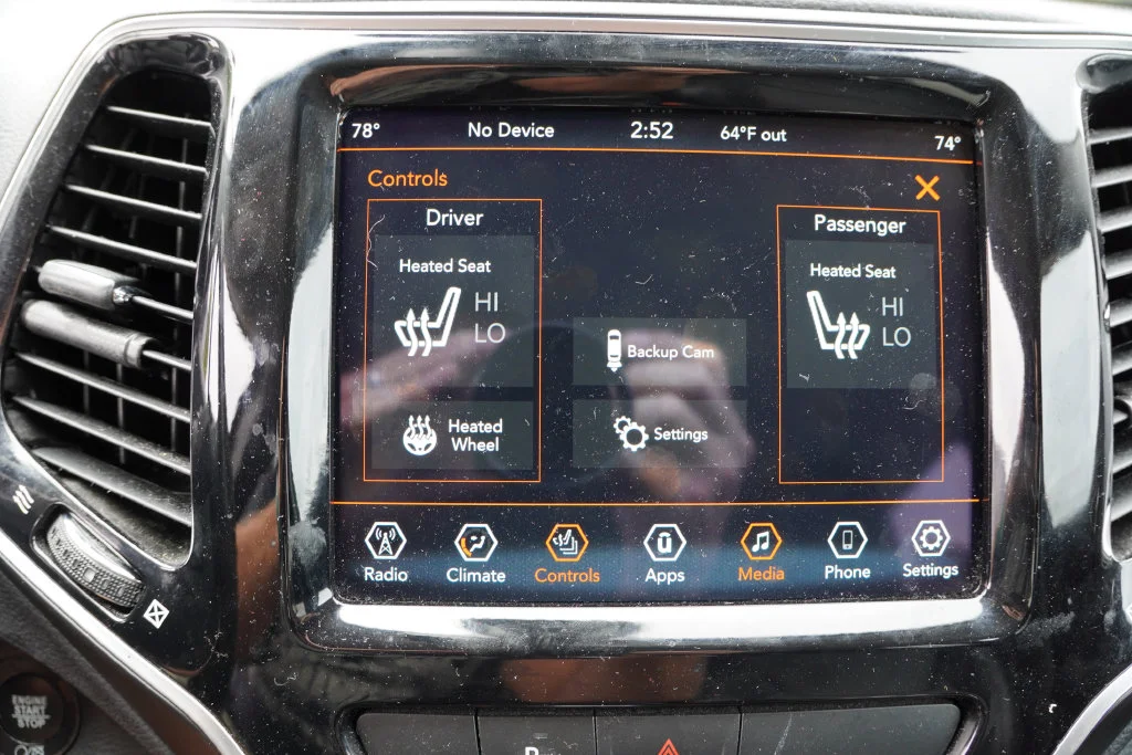 Used 2019 Granite Crystal Metallic Clearcoat Jeep Limited image 6