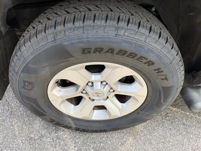 Used 2024  Toyota SR5 image 28
