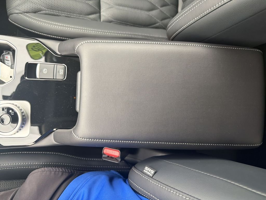 New 2026 Gray Mitsubishi SEL image 21