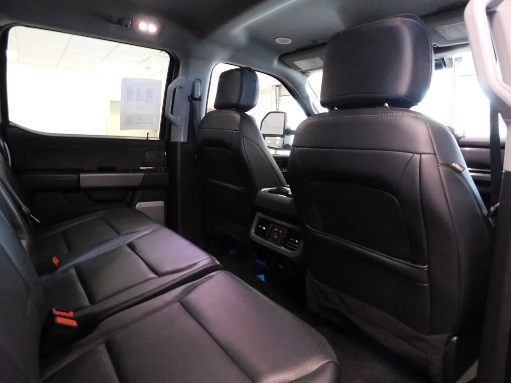 Used 2024 Iconic Silver Metallic Ford Lariat image 37