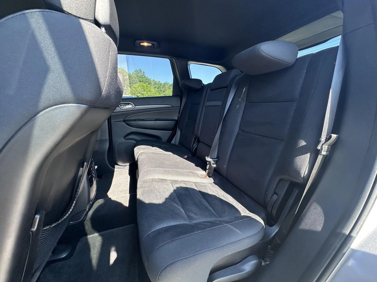 Used 2015 Billet Silver Metallic Clearcoat Jeep Laredo image 11