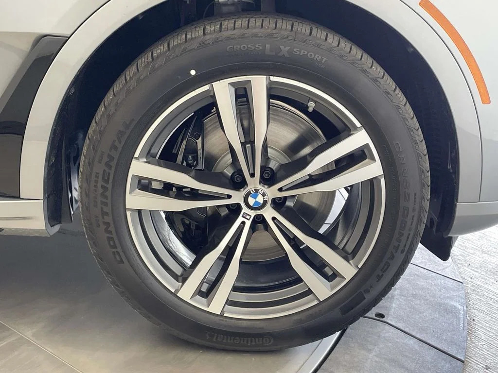 New 2027 Gray BMW xDrive40i image 12