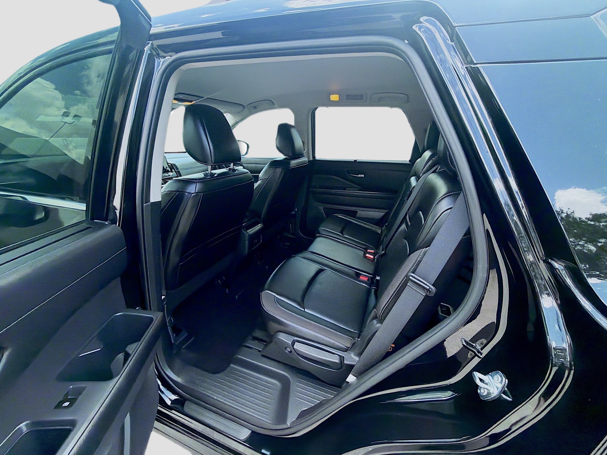 Used 2024 Super Black Nissan SL image 21