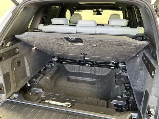 New 2026 White BMW sDrive40i image 43