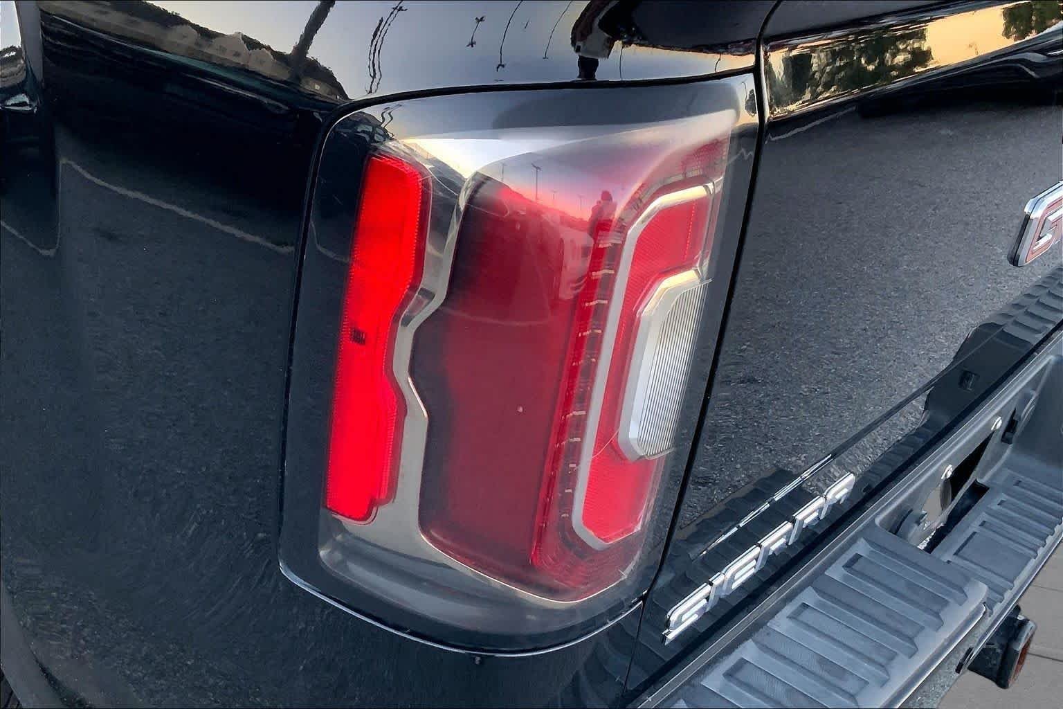 Used 2018 Onyx Black GMC Denali image 24
