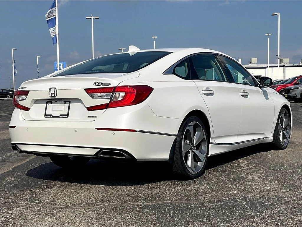 2018 Honda Accord Touring - Photo 2