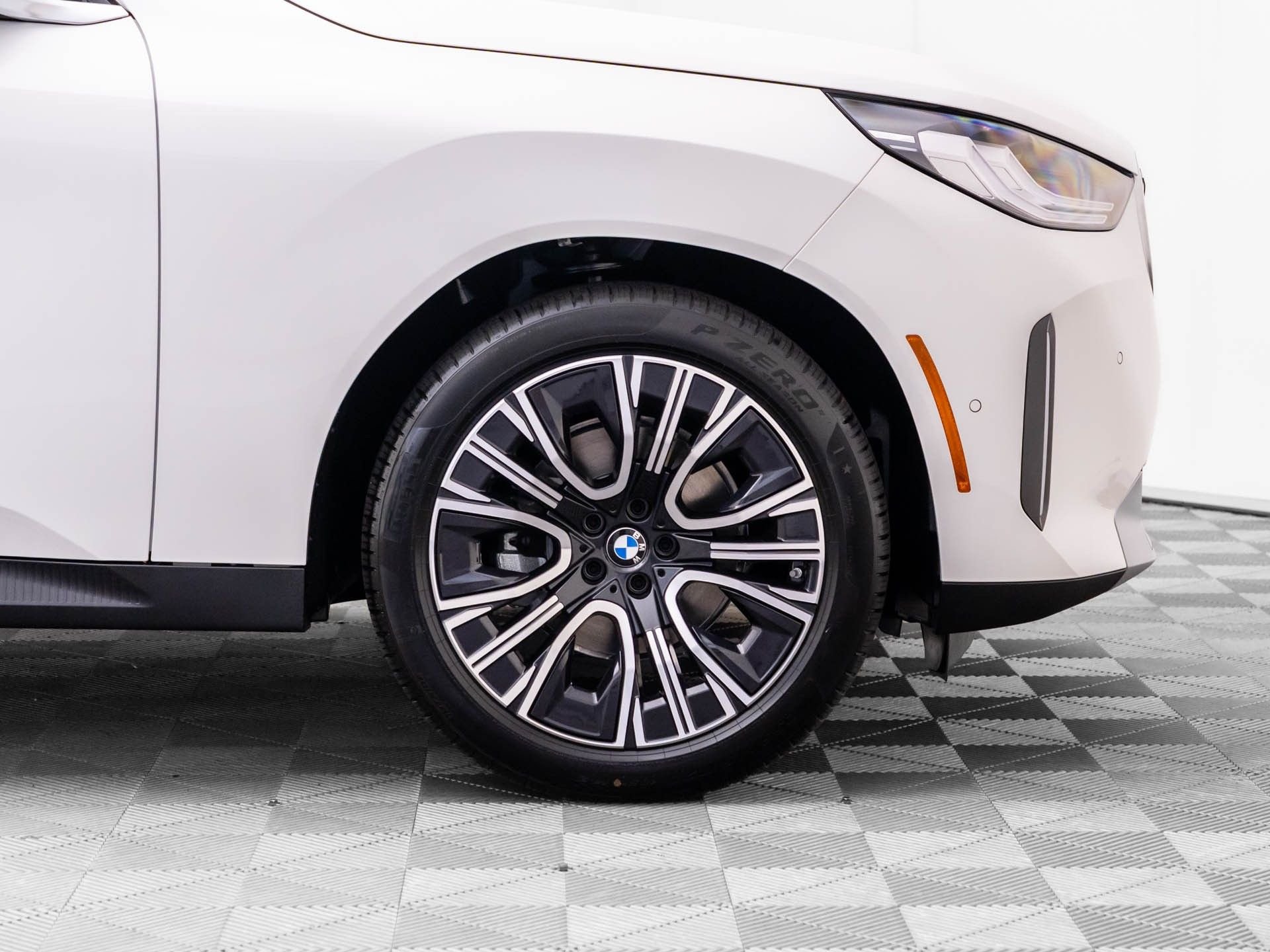 New 2026 Alpine White BMW 30 xDrive image 33