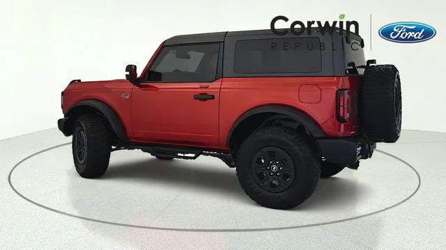 Used 2023 Hot Pepper Red Metallic Tinted Clearcoat Ford Wildtrak image 3