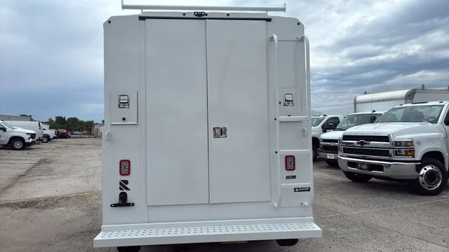 New 2025 Summit White Chevrolet 1WT image 8
