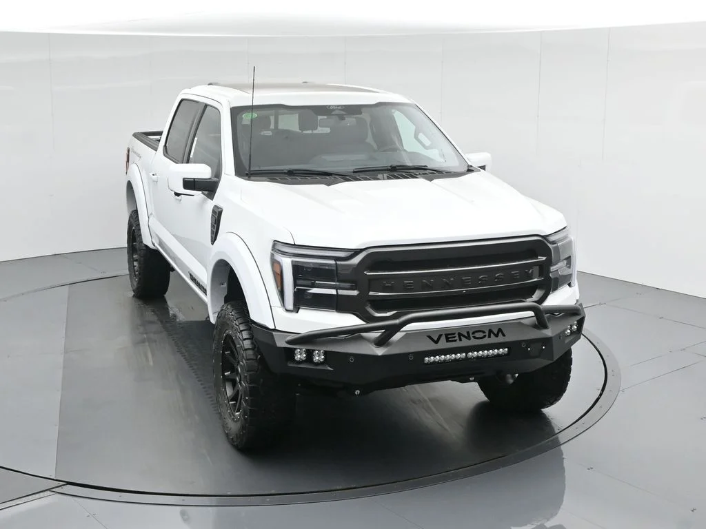 New 2025 Oxford White Ford Lariat image 40
