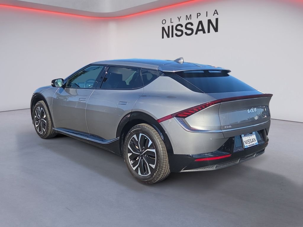 Used 2024 Gray Kia Wind image 4