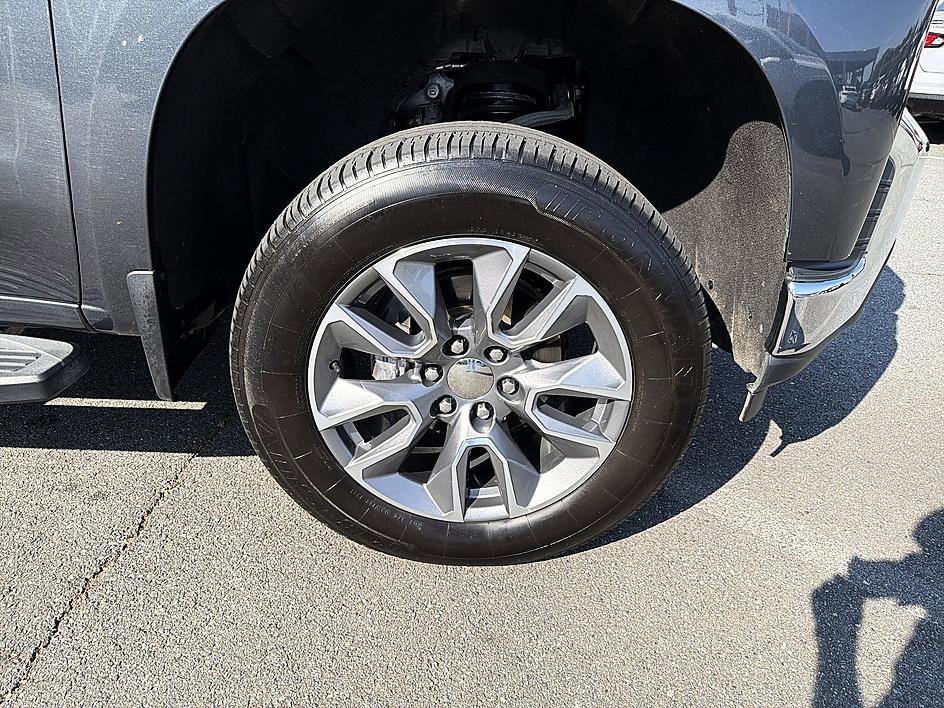 Used 2020 Shadow Gray Metallic Chevrolet LT image 11