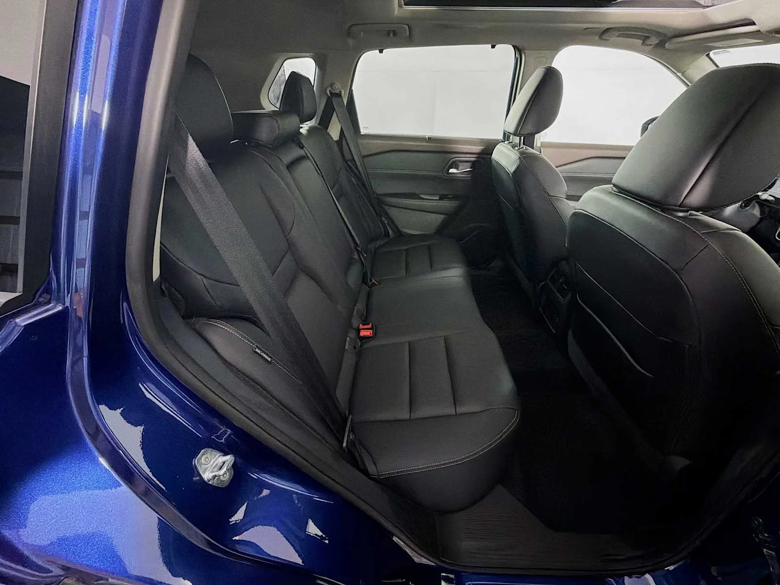 Used 2023 Caspian Blue Metallic Nissan SL image 27