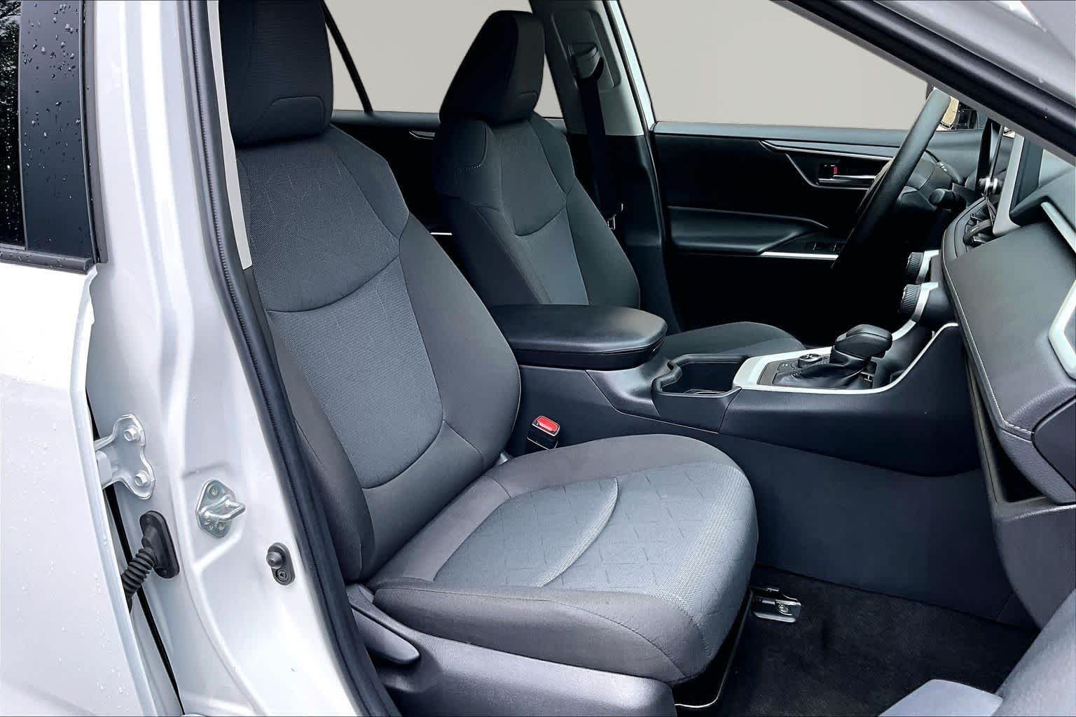 Used 2025 Ice Cap Toyota Hybrid XLE image 9