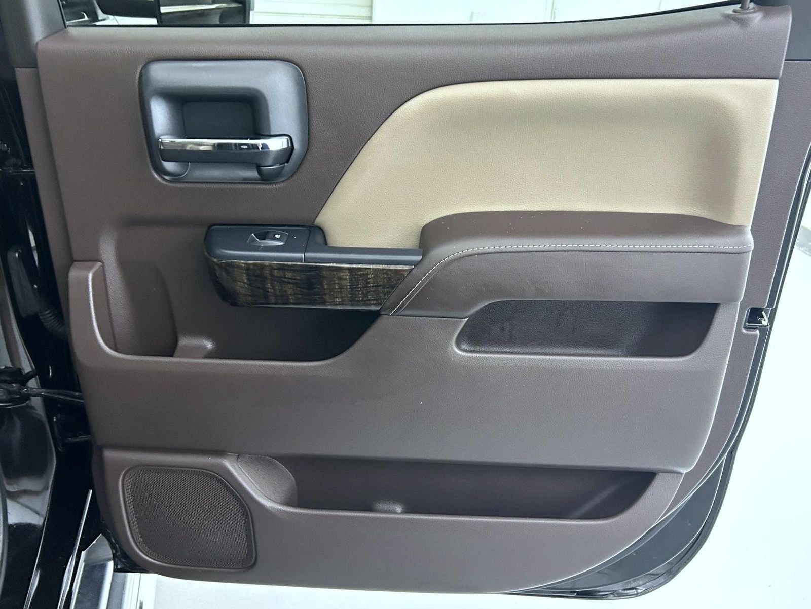 Used 2015 Black GMC Denali image 17