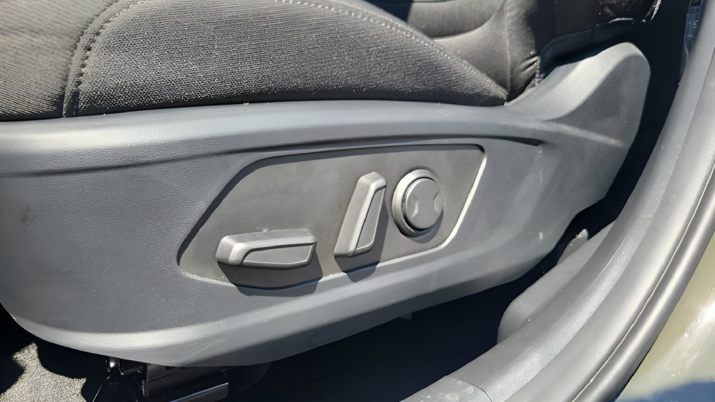Used 2026 Green Hyundai SEL image 39