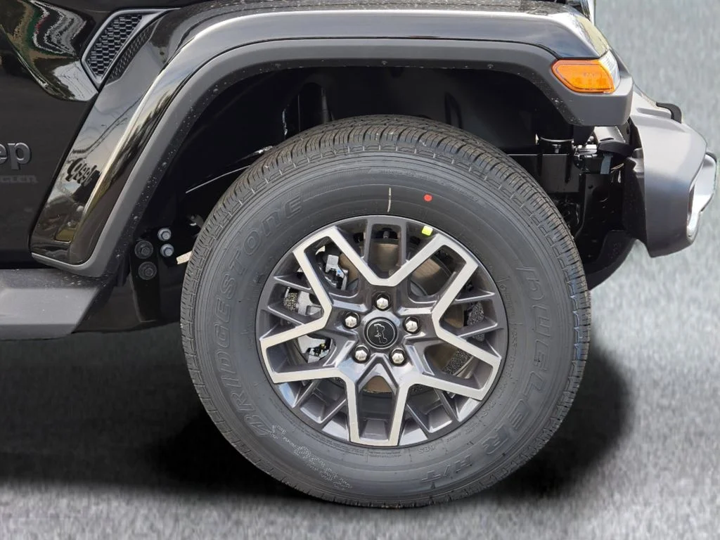 New 2026 Black Clear-Coat Exterior Paint Jeep Sahara image 4