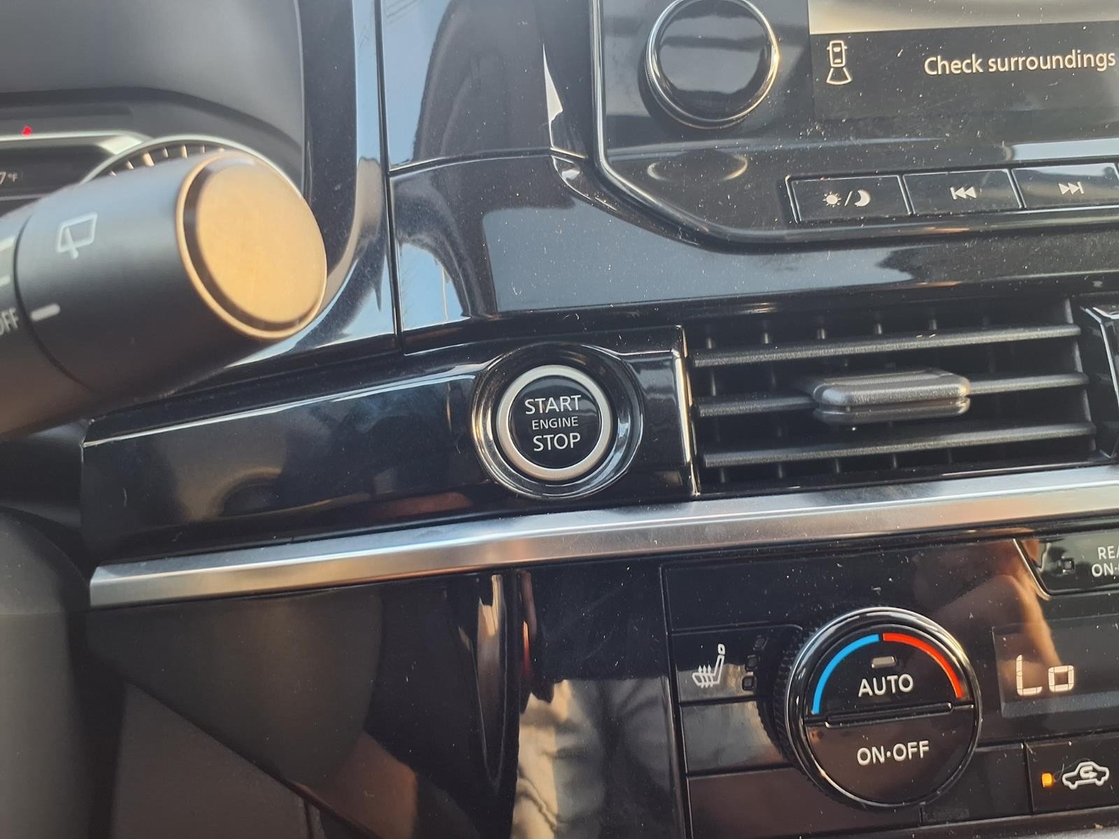 2022 Nissan Pathfinder SL Black at Robbins Nissan