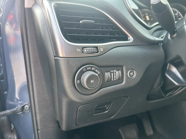 Used 2019 Blue Jeep Limited image 14
