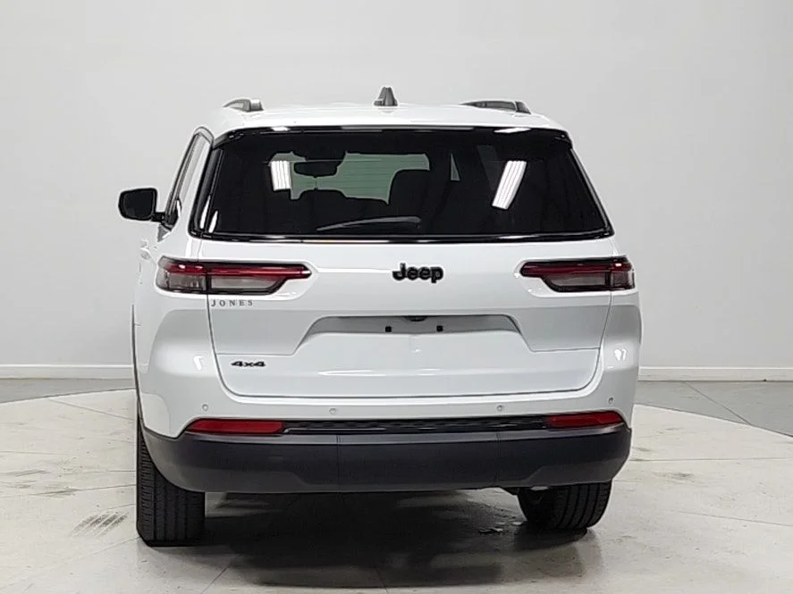 Used 2024 White Jeep Altitude image 6