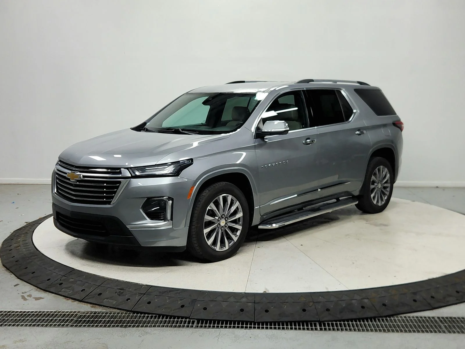 Used 2023 Gray Chevrolet Premier image 4