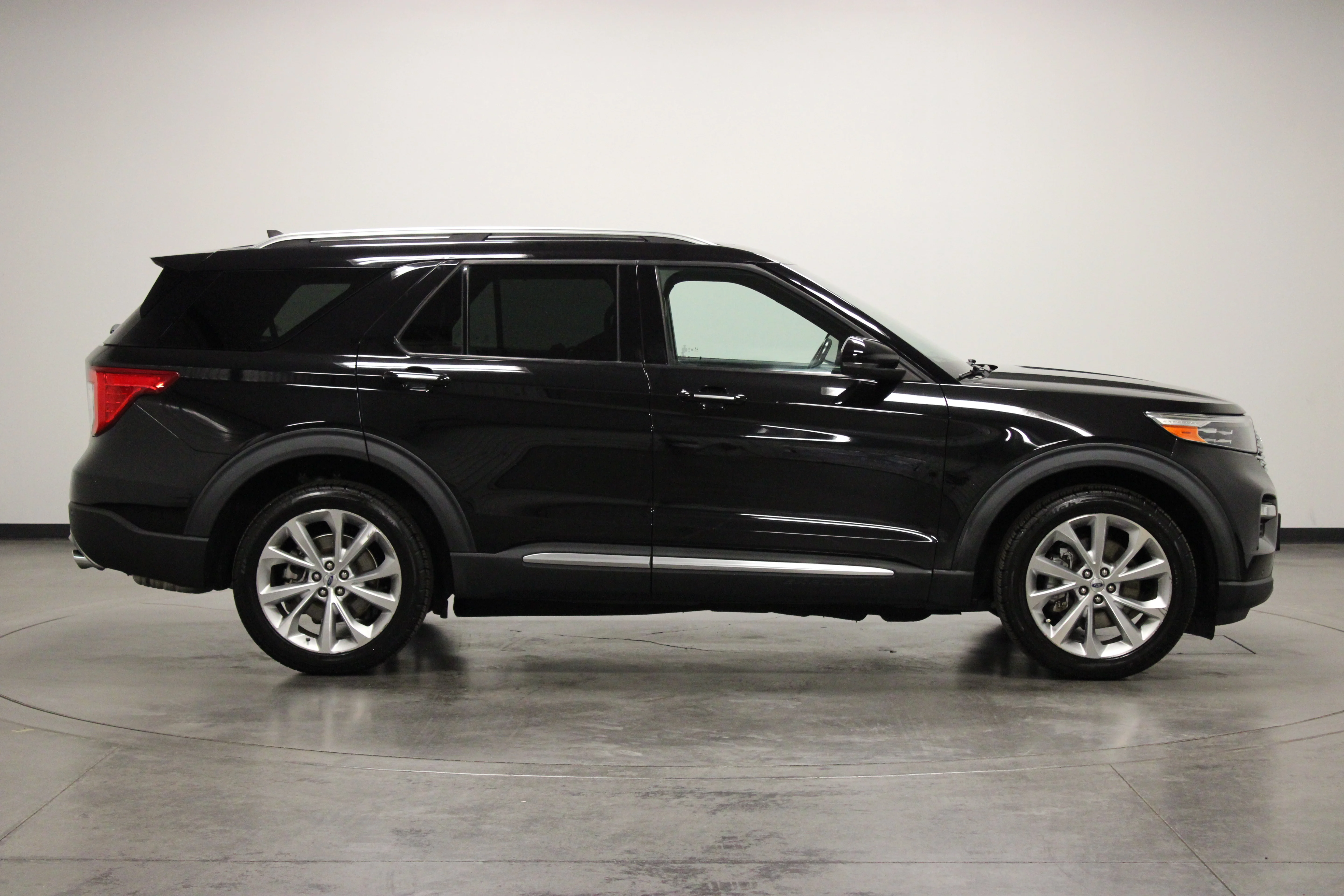 Used 2022 Agate Black Metallic Ford Platinum image 9