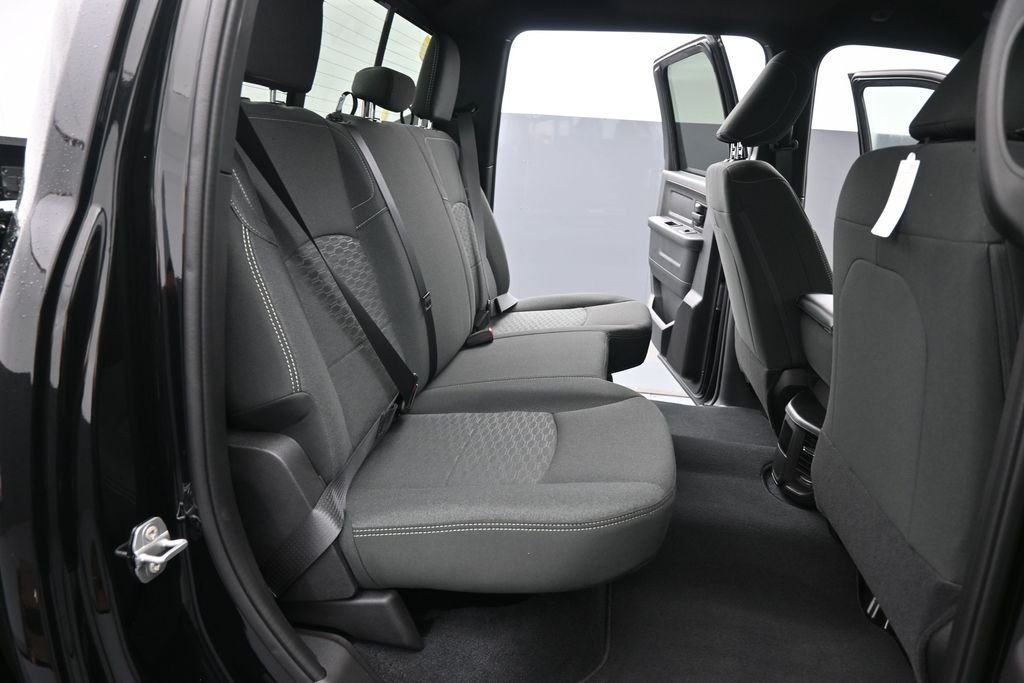 New 2026 Diamond Black Crystal Pearl-Coat Exterior Paint RAM Tradesman image 14