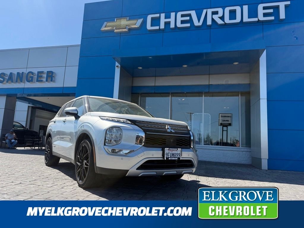 Silver 2023 Mitsubishi Outlander SUV / Crossover Front-Wheel Drive