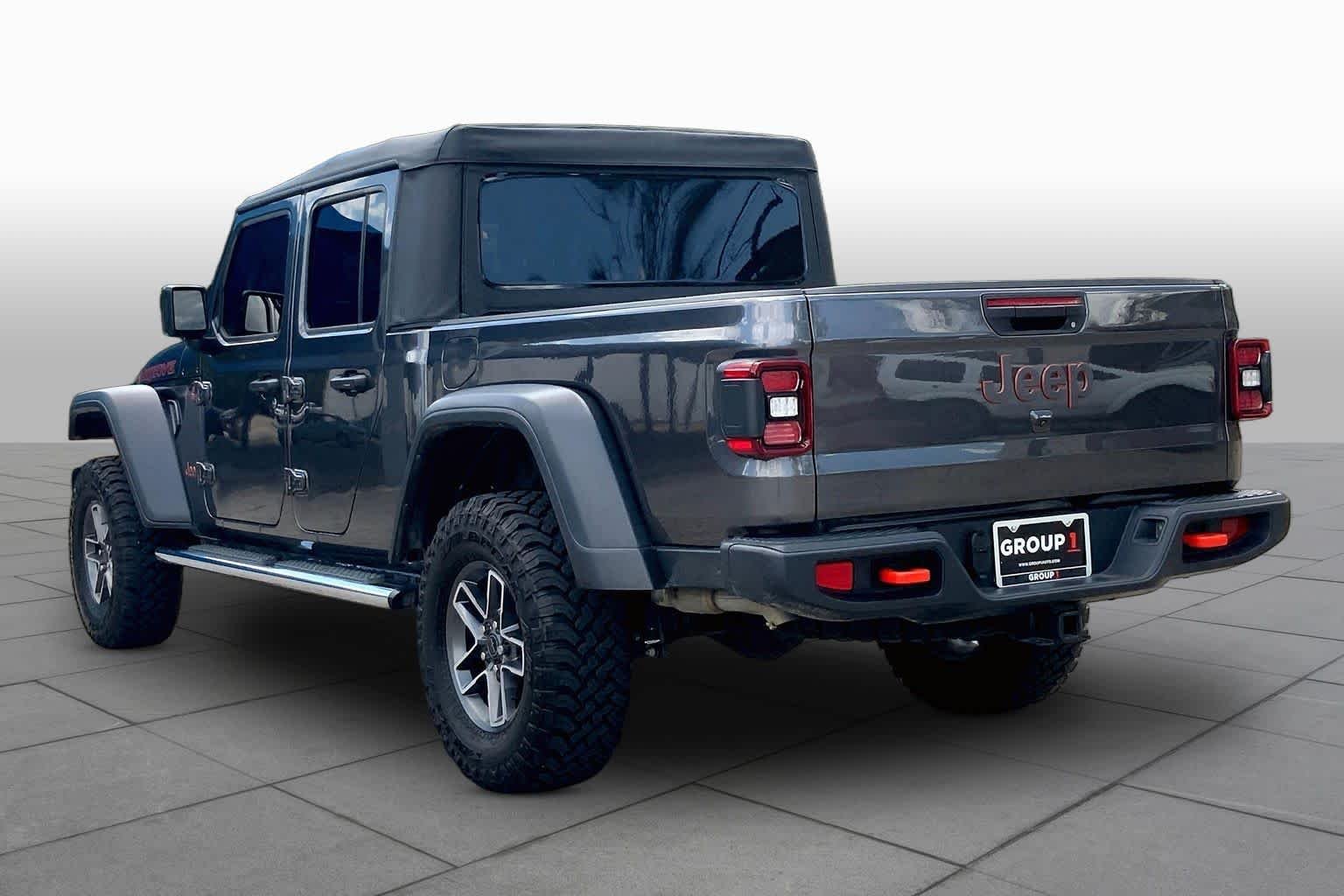 Used 2025 Granite Crystal Metallic Clearcoat Jeep Mojave image 12