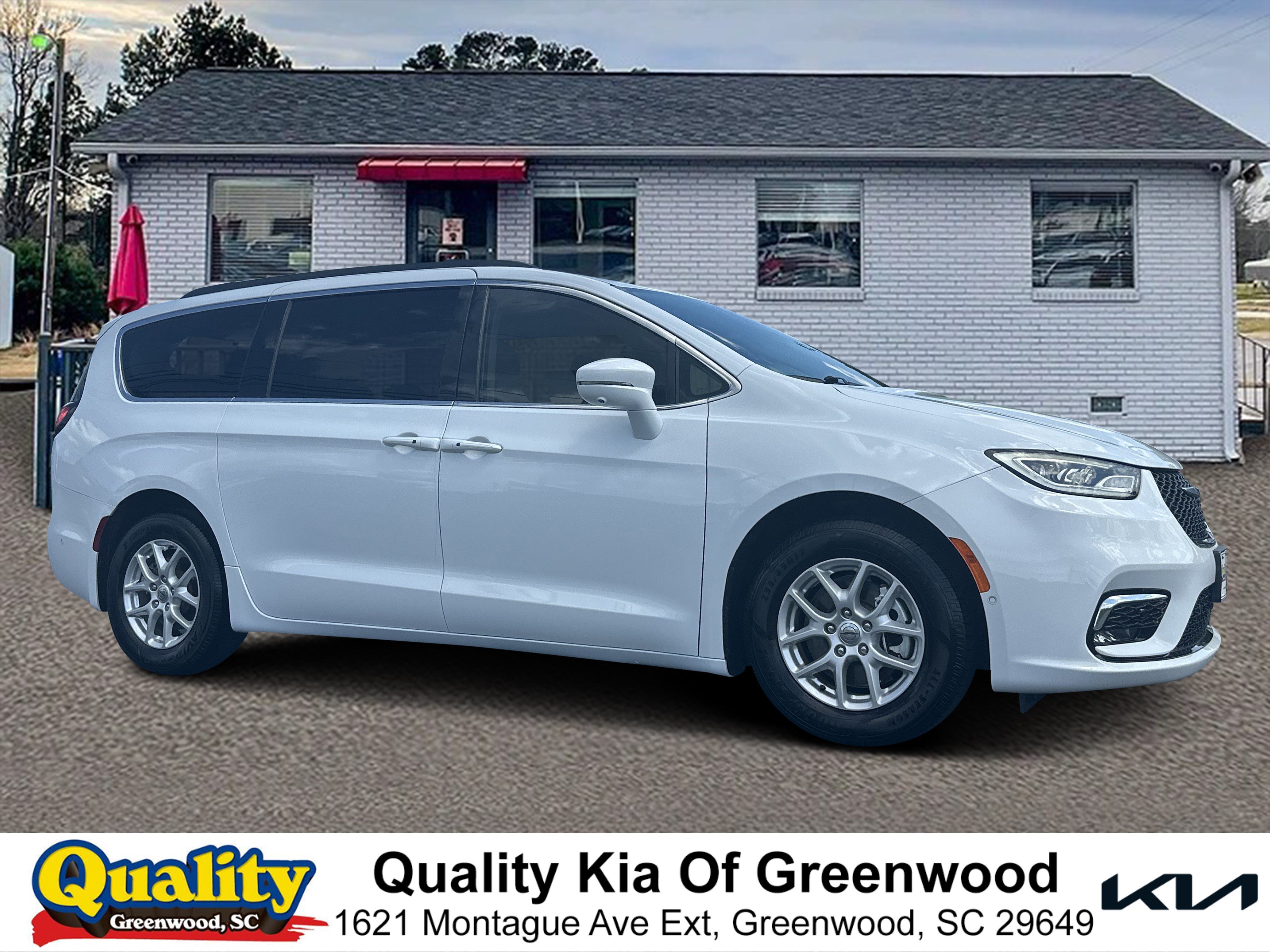 Used 2022 Bright White Clearcoat Chrysler Touring L image 1