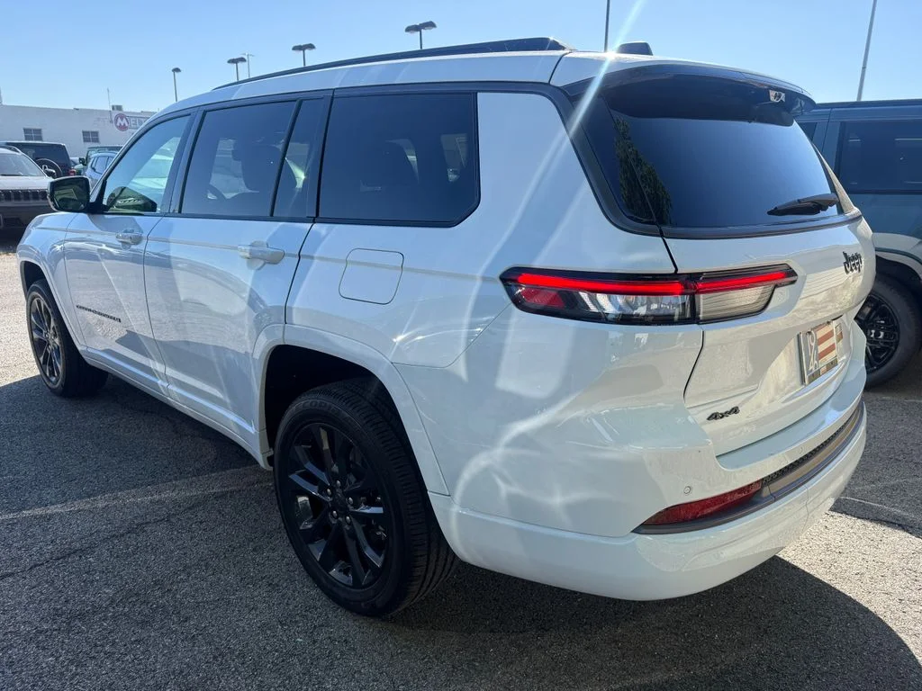 New 2026 White/off-white Jeep Limited image 9