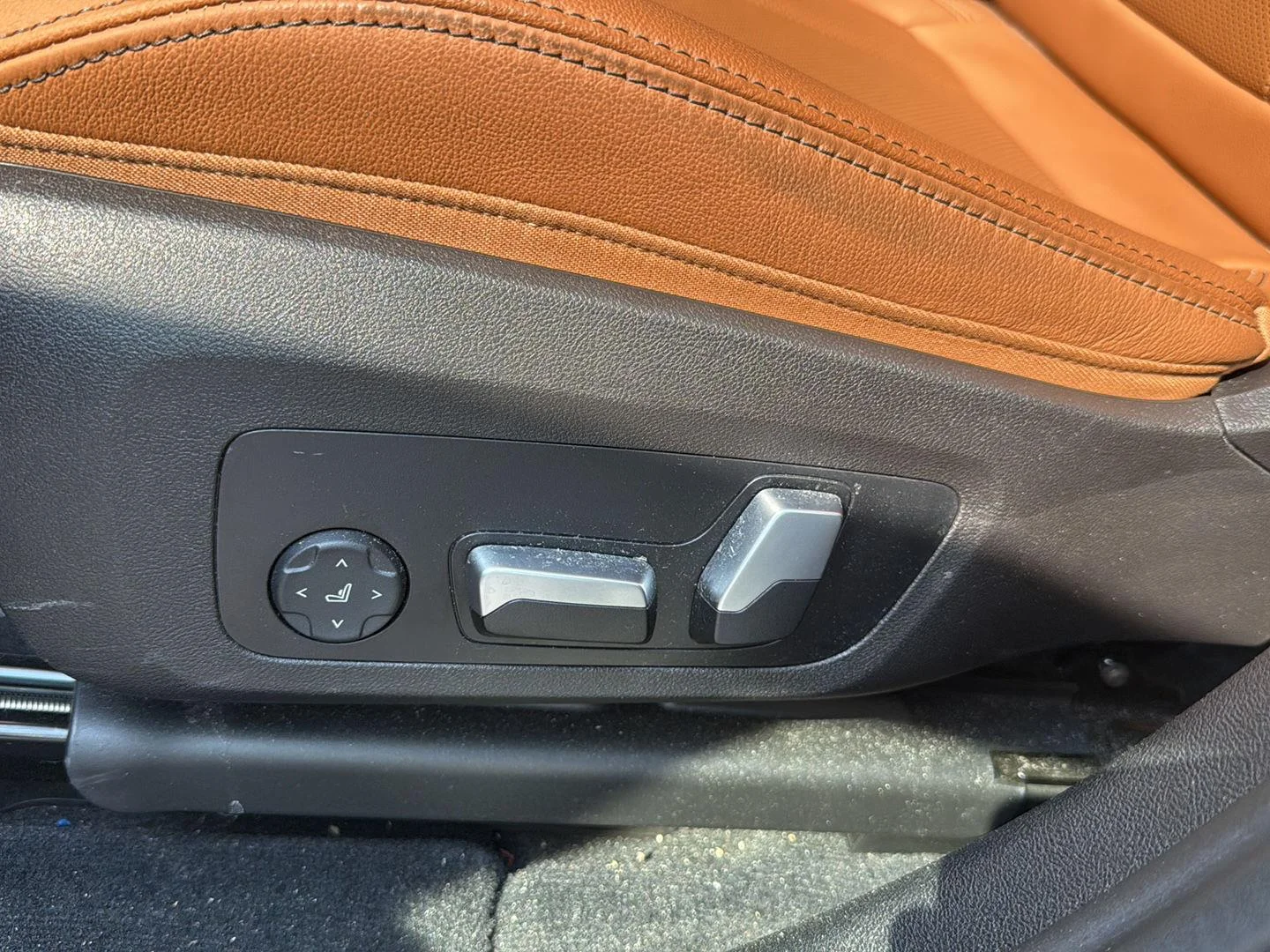 Used 2023 Dark Graphite Metallic BMW xDrive30i image 15