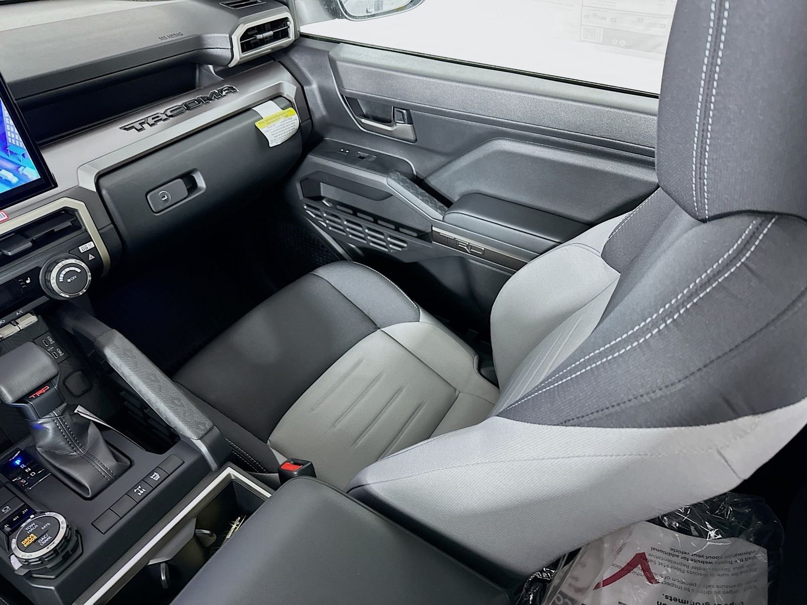 2025 Toyota Tacoma TRD Off Road - Photo 25