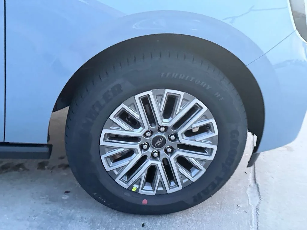 New 2027 Glacier Gray Metallic Tri-Coat Ford Platinum image 9