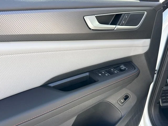 New 2026 Opal White Pearl Volkswagen 2.0T Peak Edition image 9