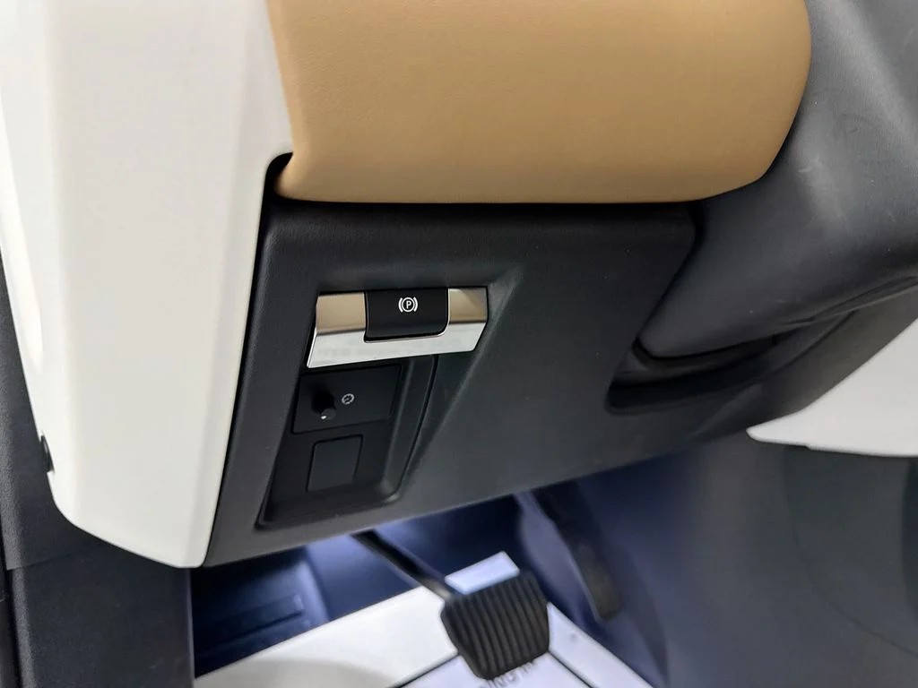 Used 2025 Gray Land Rover S image 10